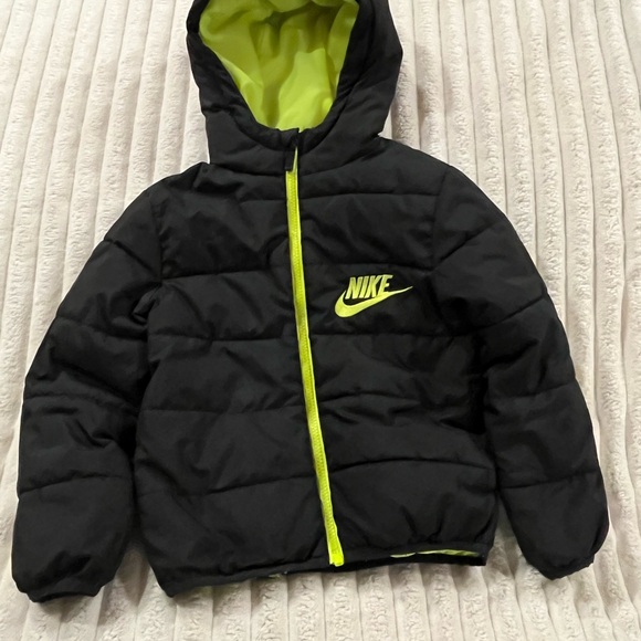 Nike Kids Black and Neon Yellow Puffer Jacket Boys Size 6